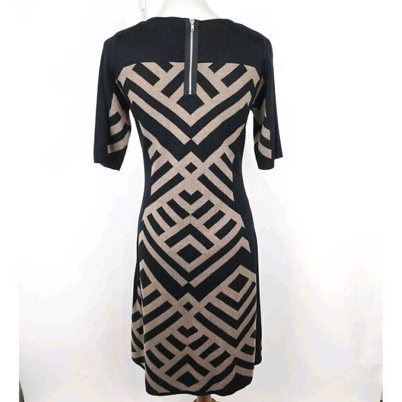 Gabby Skye Black Tan Geo Print Fit Flare Short Sleeve Knit Sweater Dress sz M - Picture 3 of 6